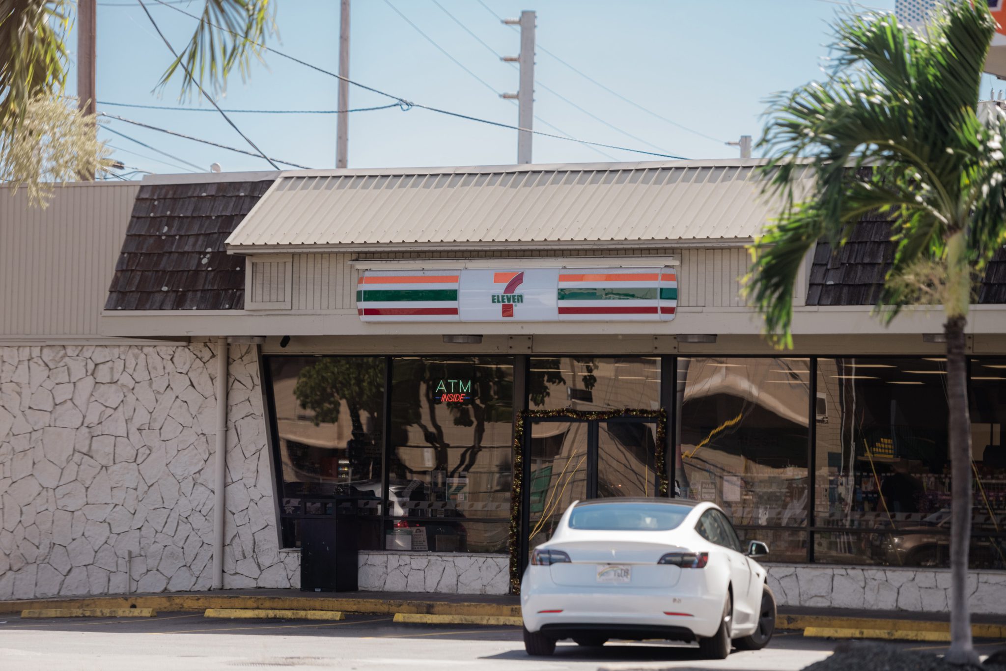 THE EWA BEACH STORE 7Eleven Hawaii