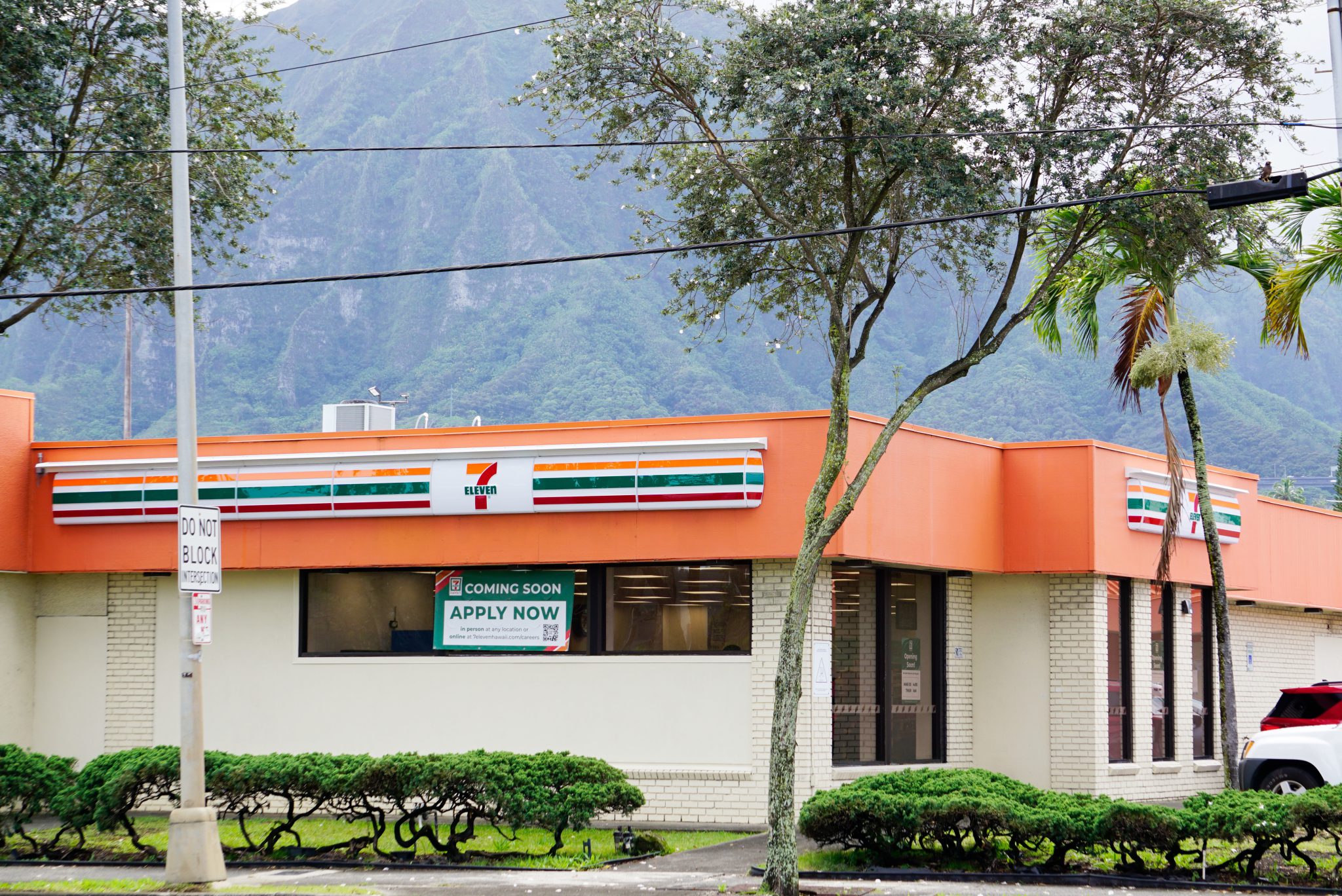 THE KANEOHE SHOPPING CENTER STORE 7Eleven Hawaii